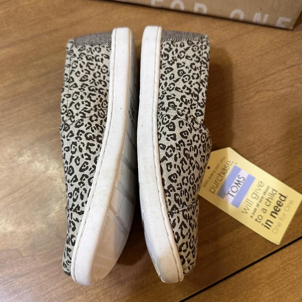 TOMS Classic Shoes Youth Size 3.5 Natural Metallic Leopard Slip On Alpargata